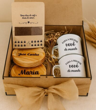 kit afeto com pires de madeira gravado a laser e sachê de café