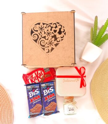 kit presente essência com vela artesanal e caixa MDF em formato de coração