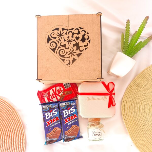 kit presente essência com vela artesanal e caixa MDF em formato de coração