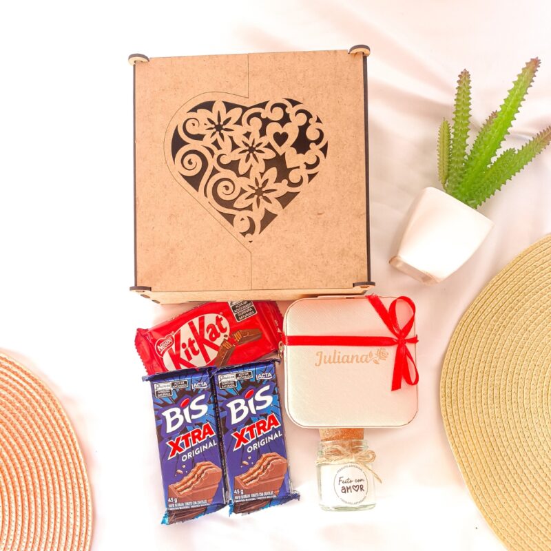 kit presente essência com vela artesanal e caixa MDF em formato de coração