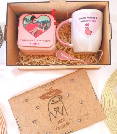 kit presente afeto em caixa com caneca e caixa MDF personalizada