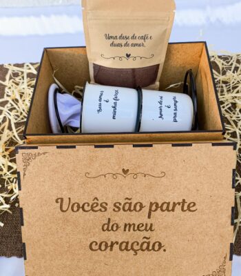 kit cantinho do café com xícaras retrô e caixa MDF personalizada