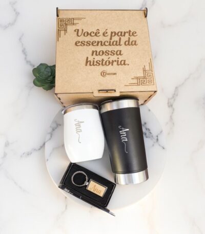 kit brinde empresarial com copos gravados a laser e caixa MDF personalizada